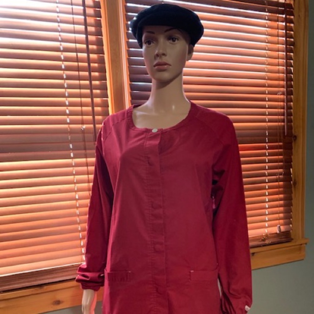 NEW W/OUT TAG IGUANA JACKET SCRUB MAROON SIZE M